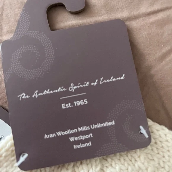 Aran woolen mills this cute hand-knit hat - Picture 3 of 7